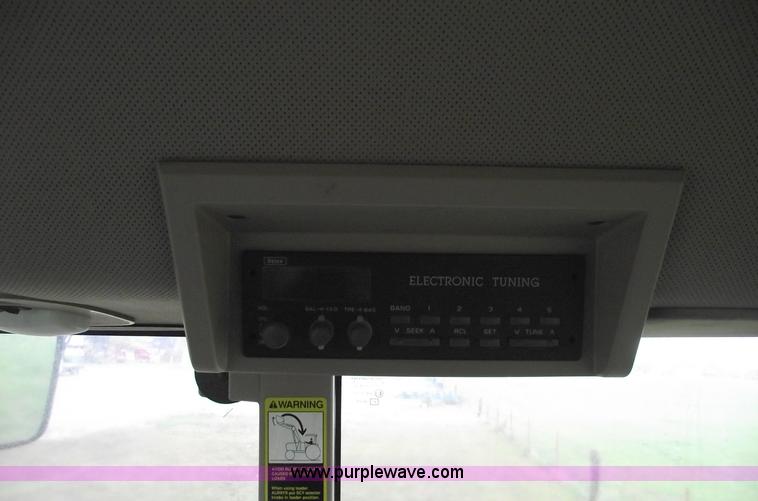 image for item 5561 1993 John Deere 7800 MFWD tractor