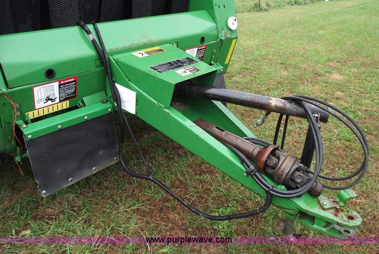 image for item 5562 1998 John Deere 566 5x6 round baler