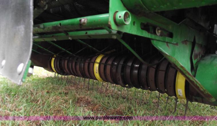 image for item 5562 1998 John Deere 566 5x6 round baler