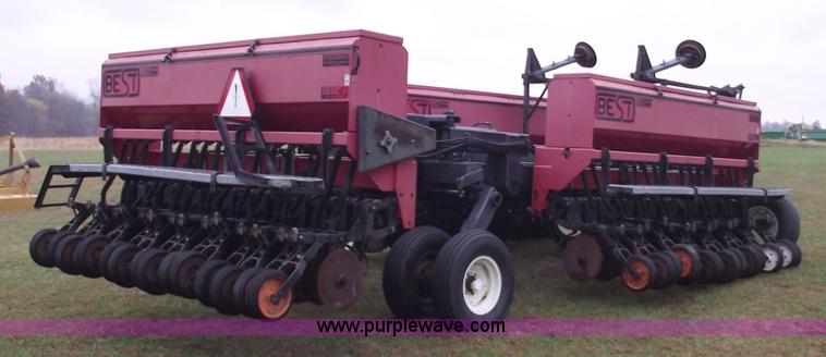 image for item 5563 1992 Best 30FU8B1-4 folding grain drill