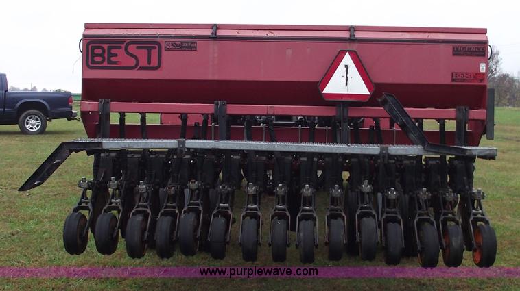 image for item 5563 1992 Best 30FU8B1-4 folding grain drill