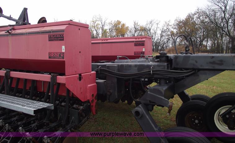 image for item 5563 1992 Best 30FU8B1-4 folding grain drill