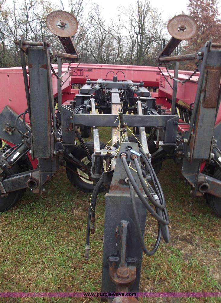 image for item 5563 1992 Best 30FU8B1-4 folding grain drill