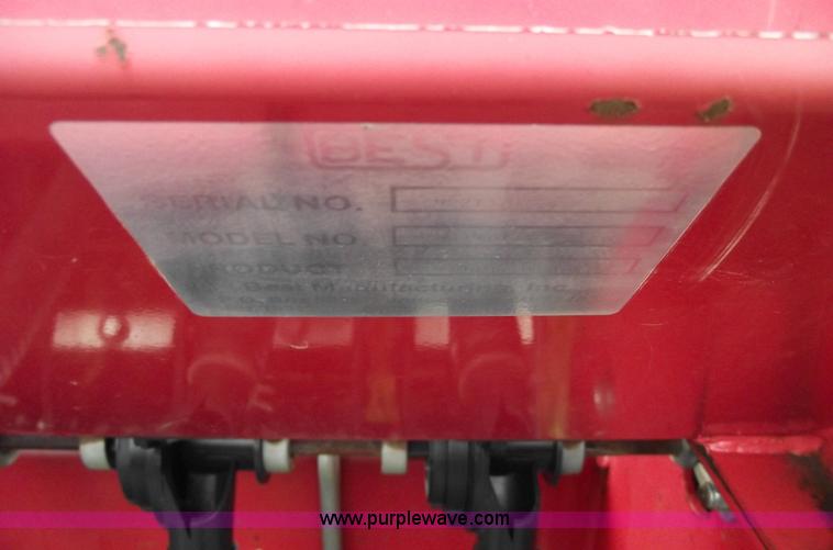 image for item 5563 1992 Best 30FU8B1-4 folding grain drill