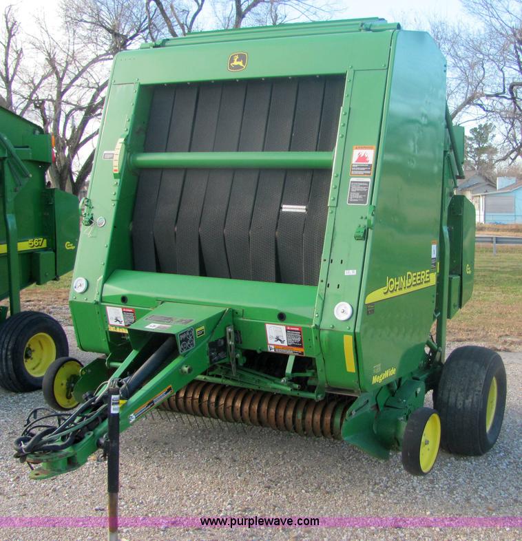 image for item 6747 John Deere 567 round baler
