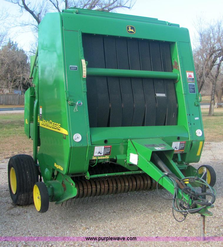image for item 6747 John Deere 567 round baler