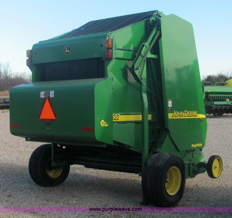 image for item 6747 John Deere 567 round baler