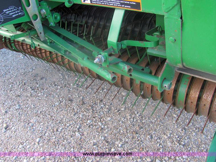 image for item 6747 John Deere 567 round baler