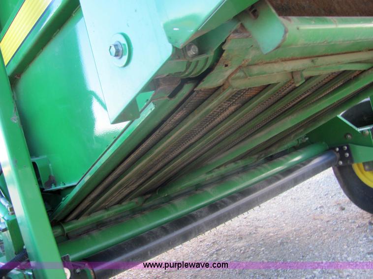 image for item 6747 John Deere 567 round baler