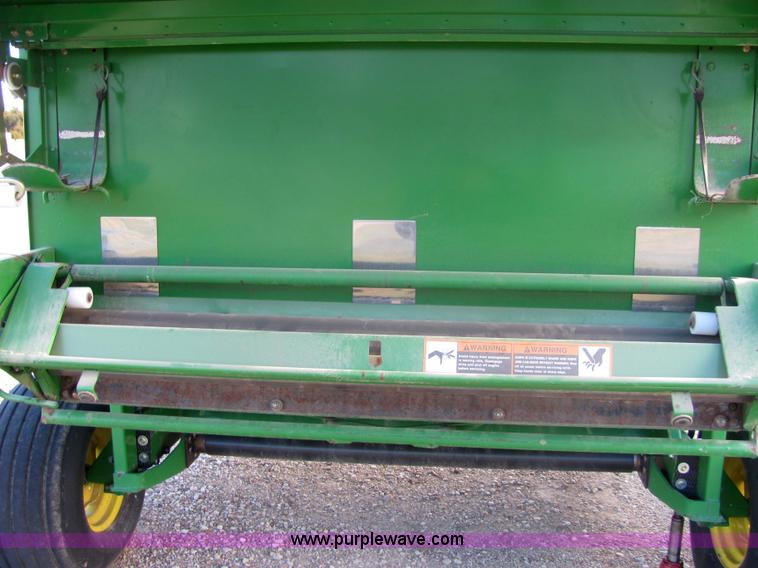 image for item 6747 John Deere 567 round baler