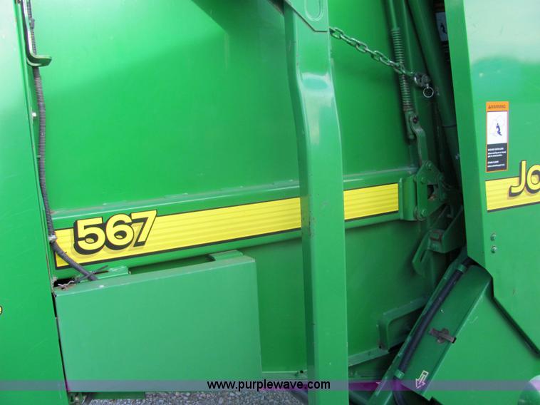 image for item 6747 John Deere 567 round baler