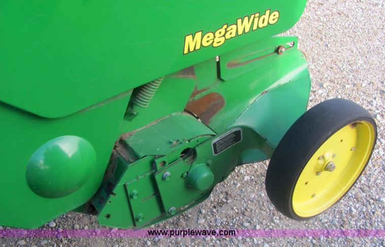 image for item 6747 John Deere 567 round baler