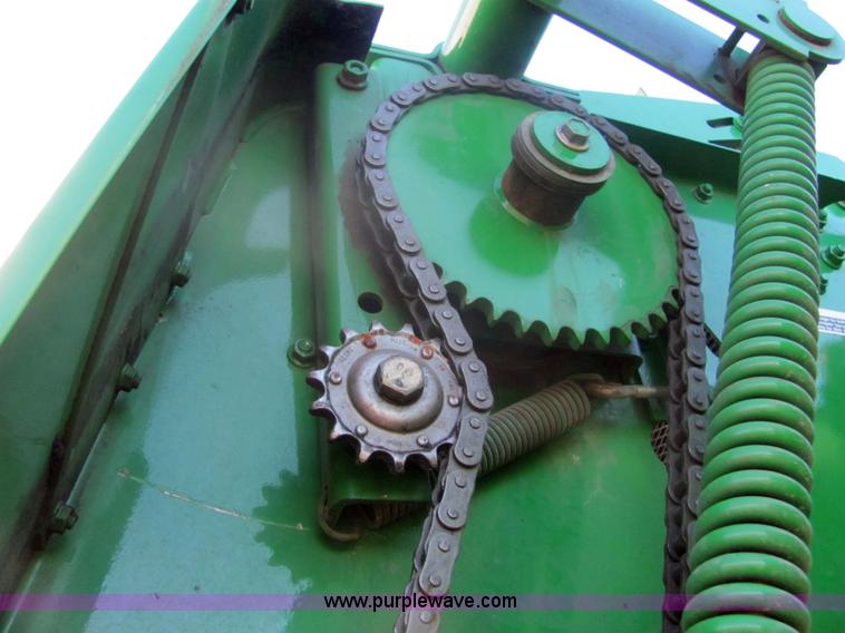 image for item 6747 John Deere 567 round baler