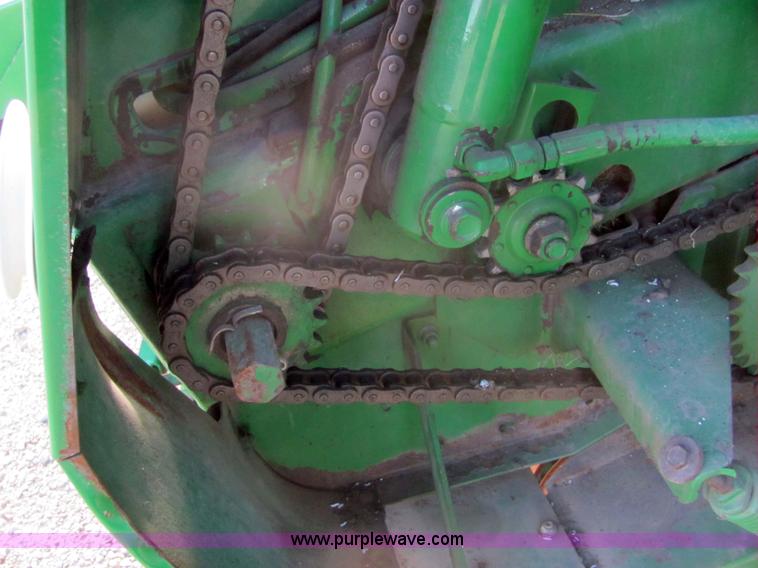 image for item 6747 John Deere 567 round baler