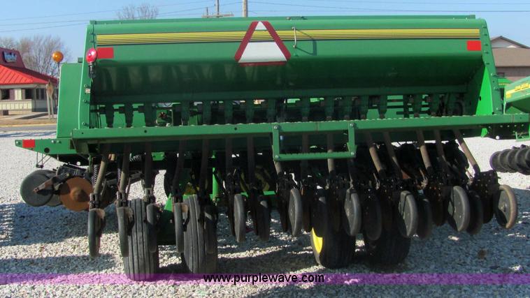 image for item 6748 1998 John Deere 455 drill
