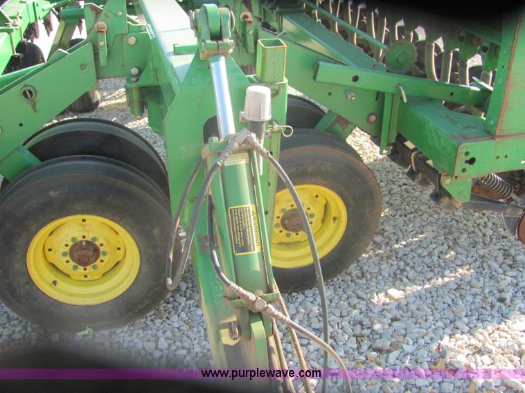image for item 6748 1998 John Deere 455 drill
