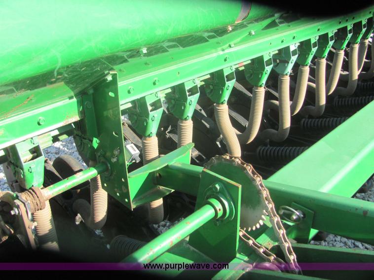 image for item 6748 1998 John Deere 455 drill