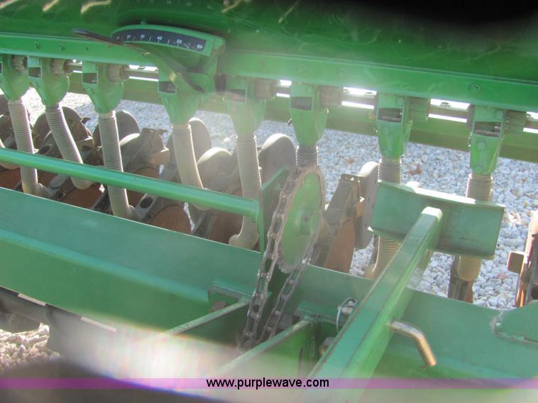 image for item 6748 1998 John Deere 455 drill