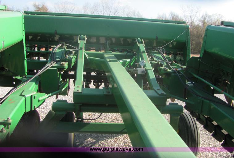 image for item 6748 1998 John Deere 455 drill