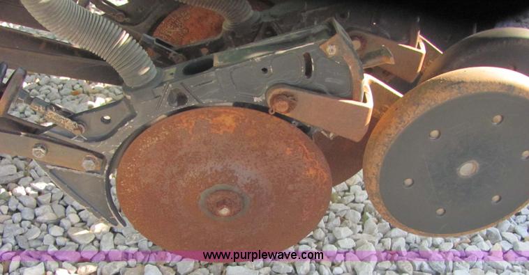 image for item 6748 1998 John Deere 455 drill