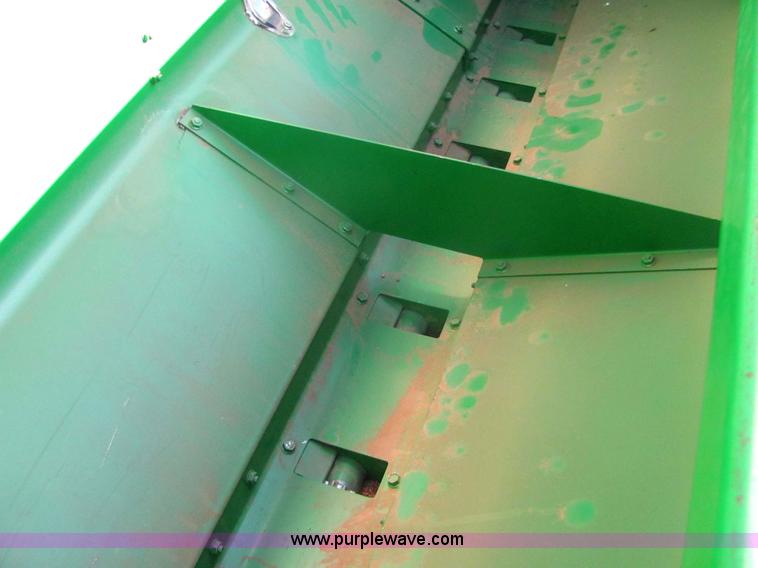 image for item 6748 1998 John Deere 455 drill