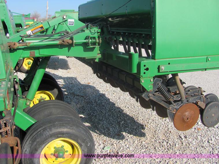 image for item 6748 1998 John Deere 455 drill