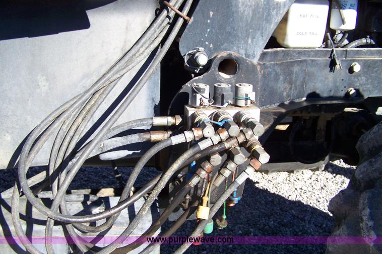 image for item 7309 1994 White 6124F MFWD tractor with loader