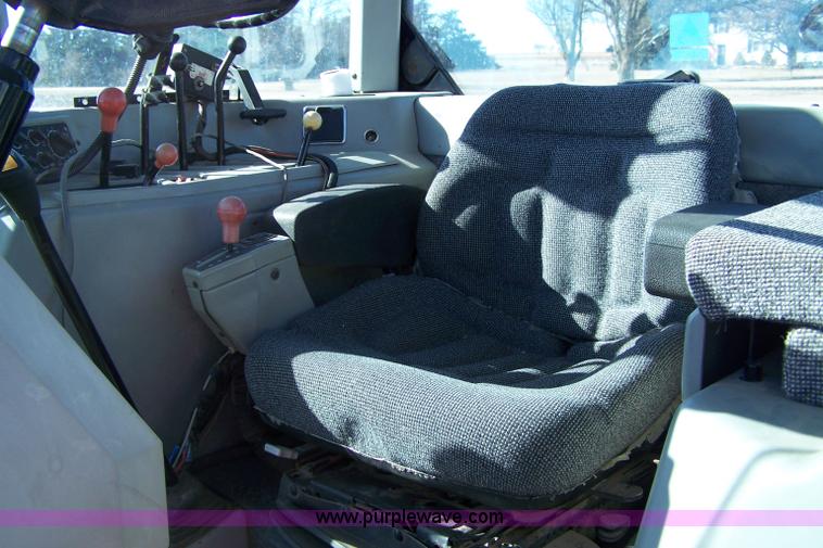 image for item 7309 1994 White 6124F MFWD tractor with loader