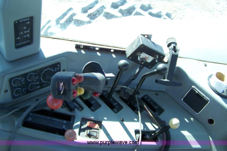 image for item 7309 1994 White 6124F MFWD tractor with loader