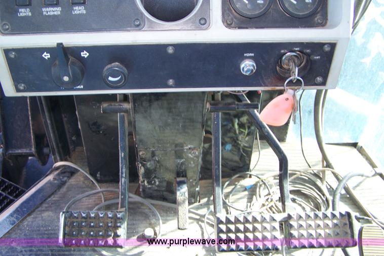 image for item 7309 1994 White 6124F MFWD tractor with loader