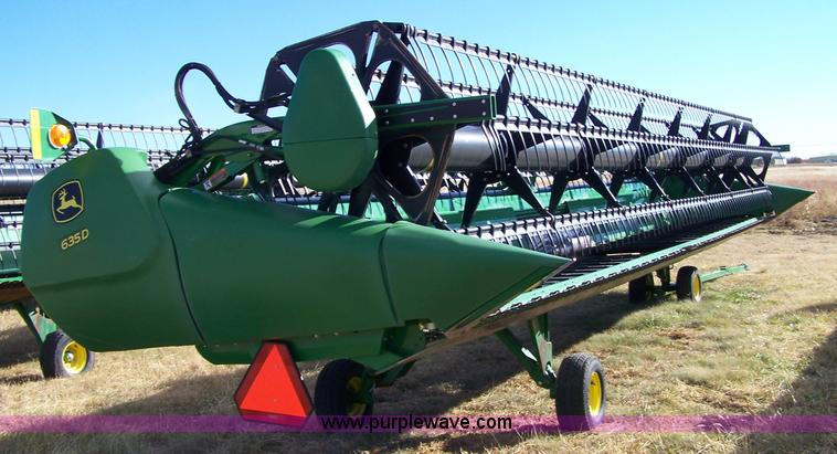 image for item 7321 John Deere 635D draper header