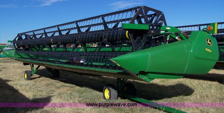 image for item 7321 John Deere 635D draper header