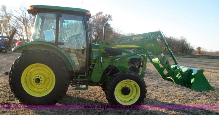 image for item 3152 2008 John Deere 5625 MFWD tractor with 542 self leveling loader