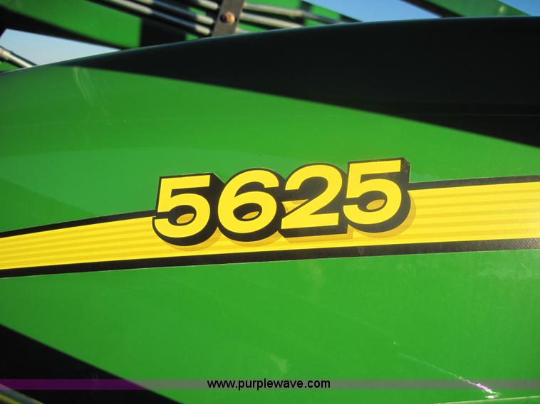 image for item 3152 2008 John Deere 5625 MFWD tractor with 542 self leveling loader
