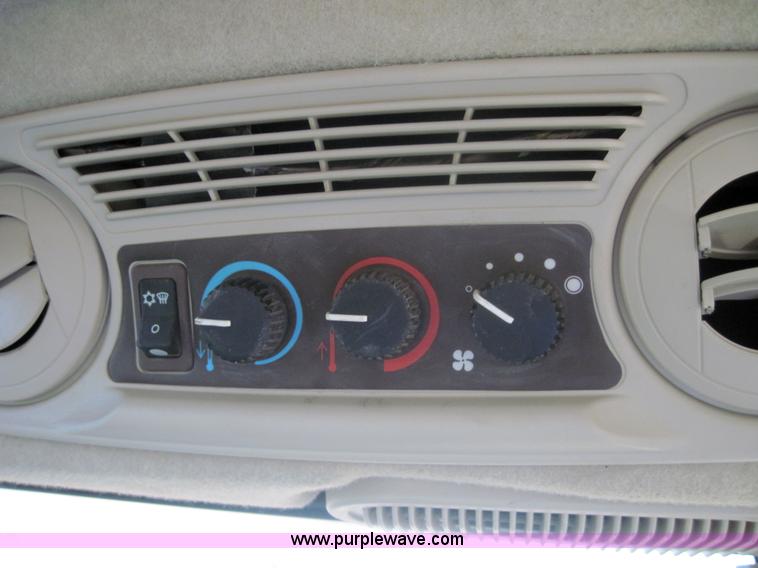 image for item 3152 2008 John Deere 5625 MFWD tractor with 542 self leveling loader