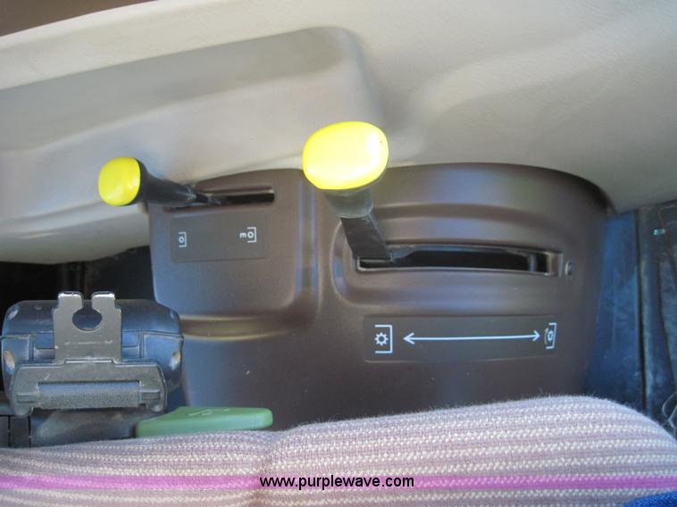 image for item 3152 2008 John Deere 5625 MFWD tractor with 542 self leveling loader