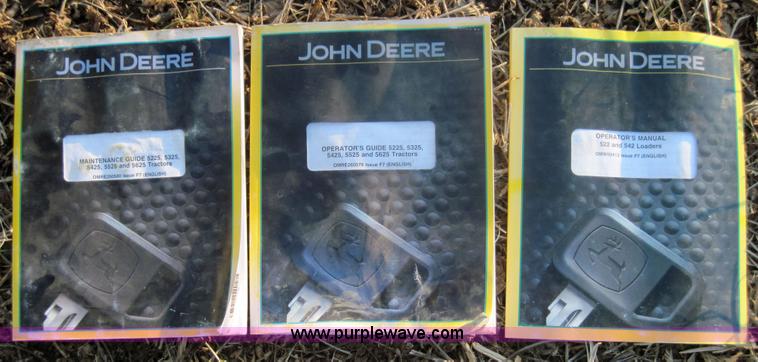 image for item 3152 2008 John Deere 5625 MFWD tractor with 542 self leveling loader