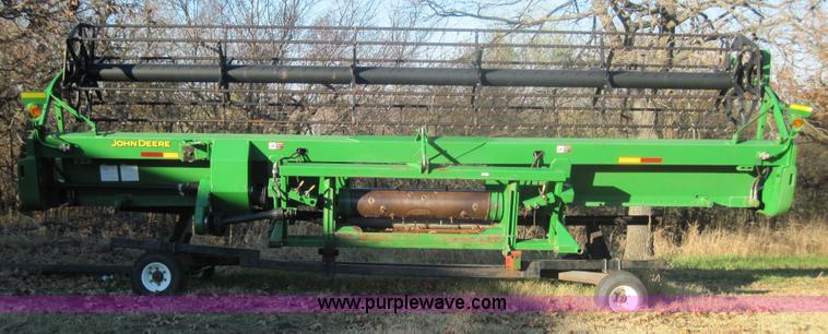 image for item 3153 John Deere 925D draper header