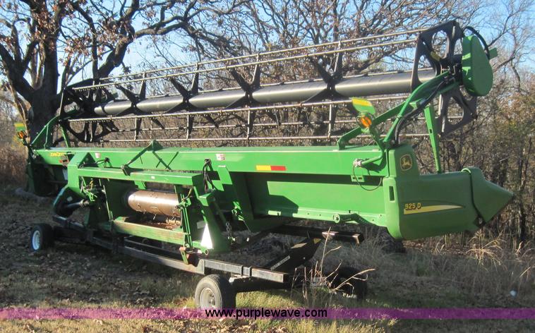 image for item 3153 John Deere 925D draper header
