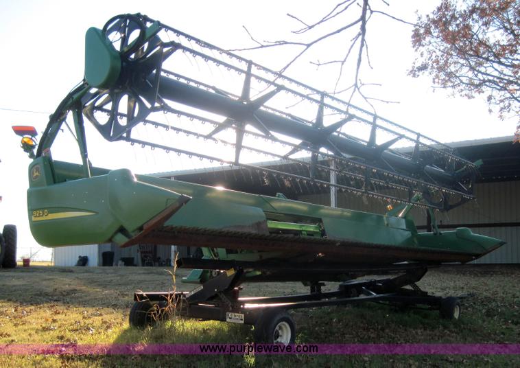 image for item 3153 John Deere 925D draper header