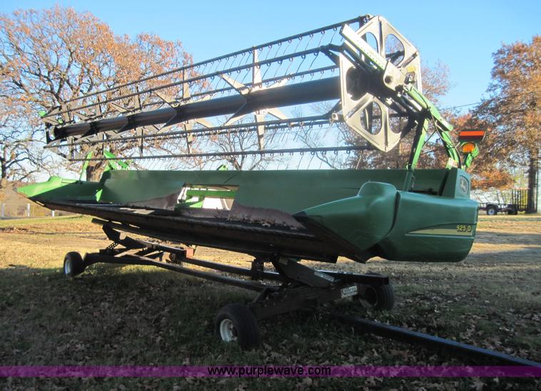 image for item 3153 John Deere 925D draper header