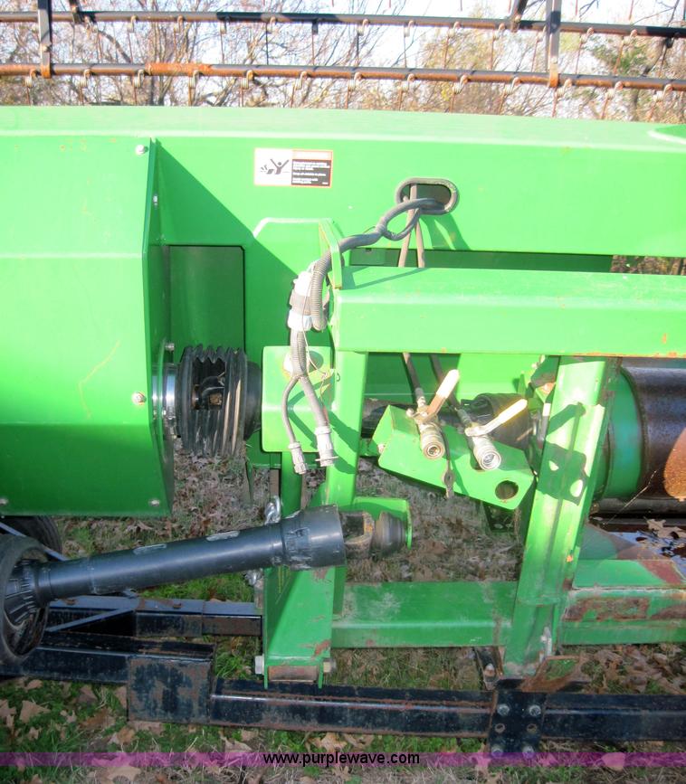 image for item 3153 John Deere 925D draper header