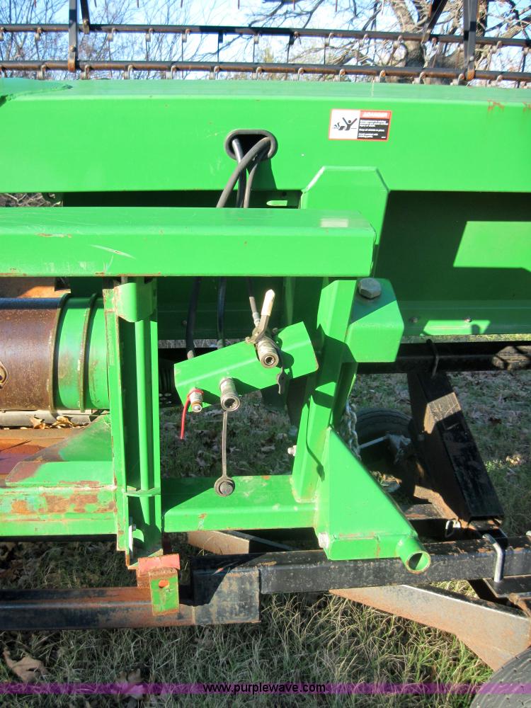 image for item 3153 John Deere 925D draper header
