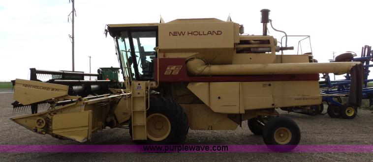 image for item 3453 1985 New Holland TR86 combine