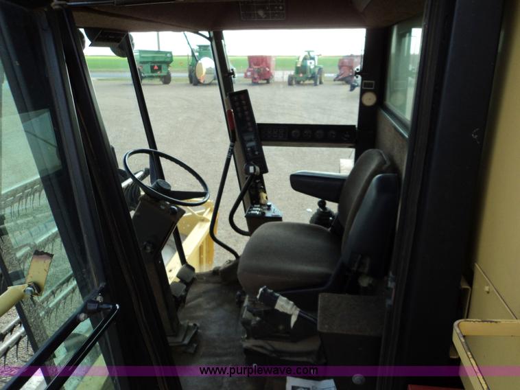 image for item 3453 1985 New Holland TR86 combine