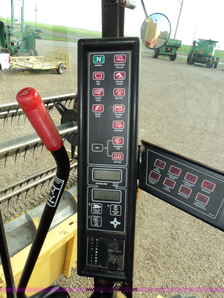 image for item 3453 1985 New Holland TR86 combine