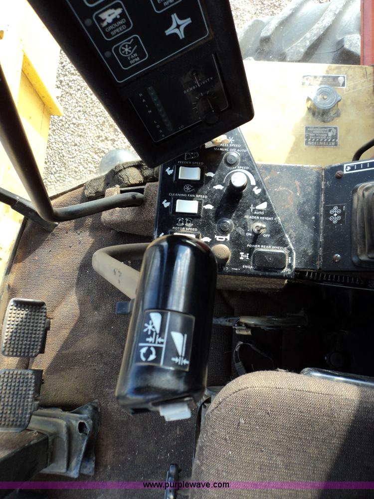 image for item 3453 1985 New Holland TR86 combine