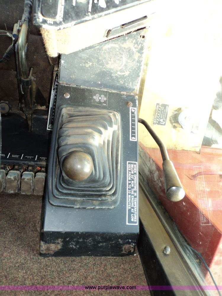 image for item 3453 1985 New Holland TR86 combine