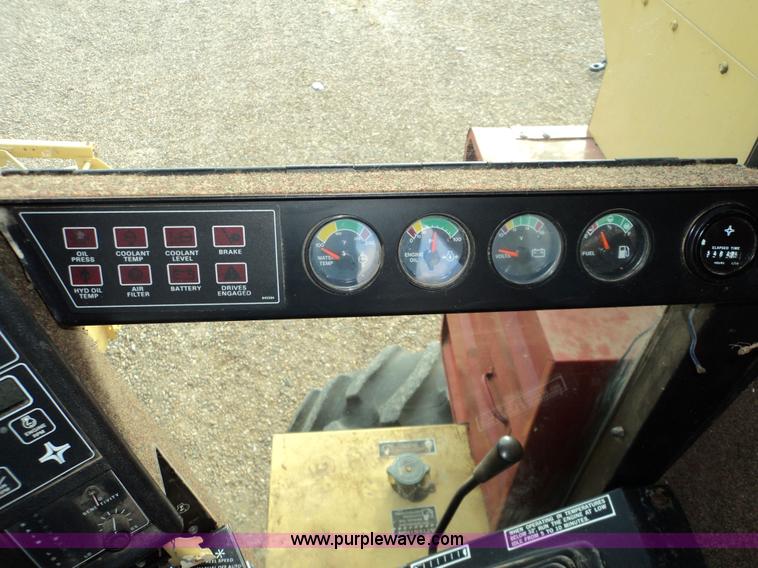 image for item 3453 1985 New Holland TR86 combine