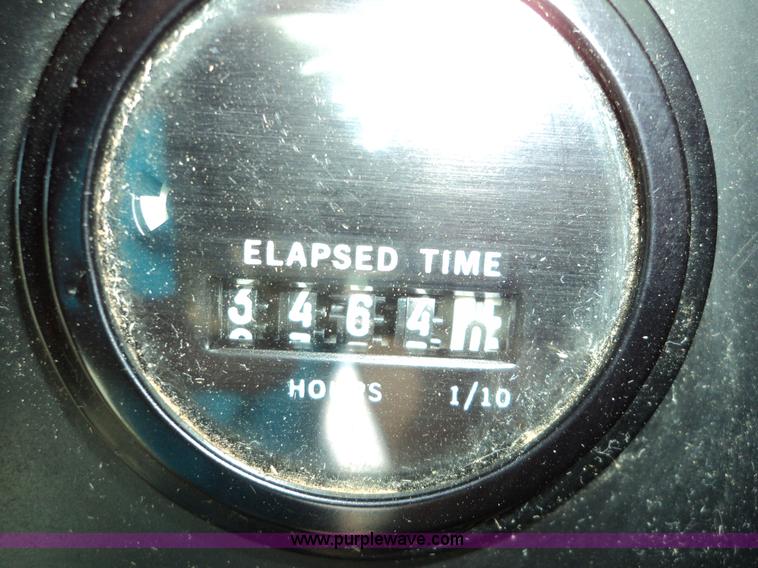 image for item 3453 1985 New Holland TR86 combine